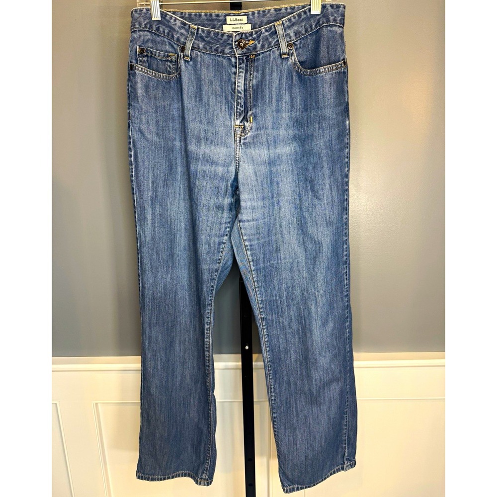 L.L.Bean Classic Fit Mid Rise Straight Leg Medium Wash Denim Jeans Blue 8